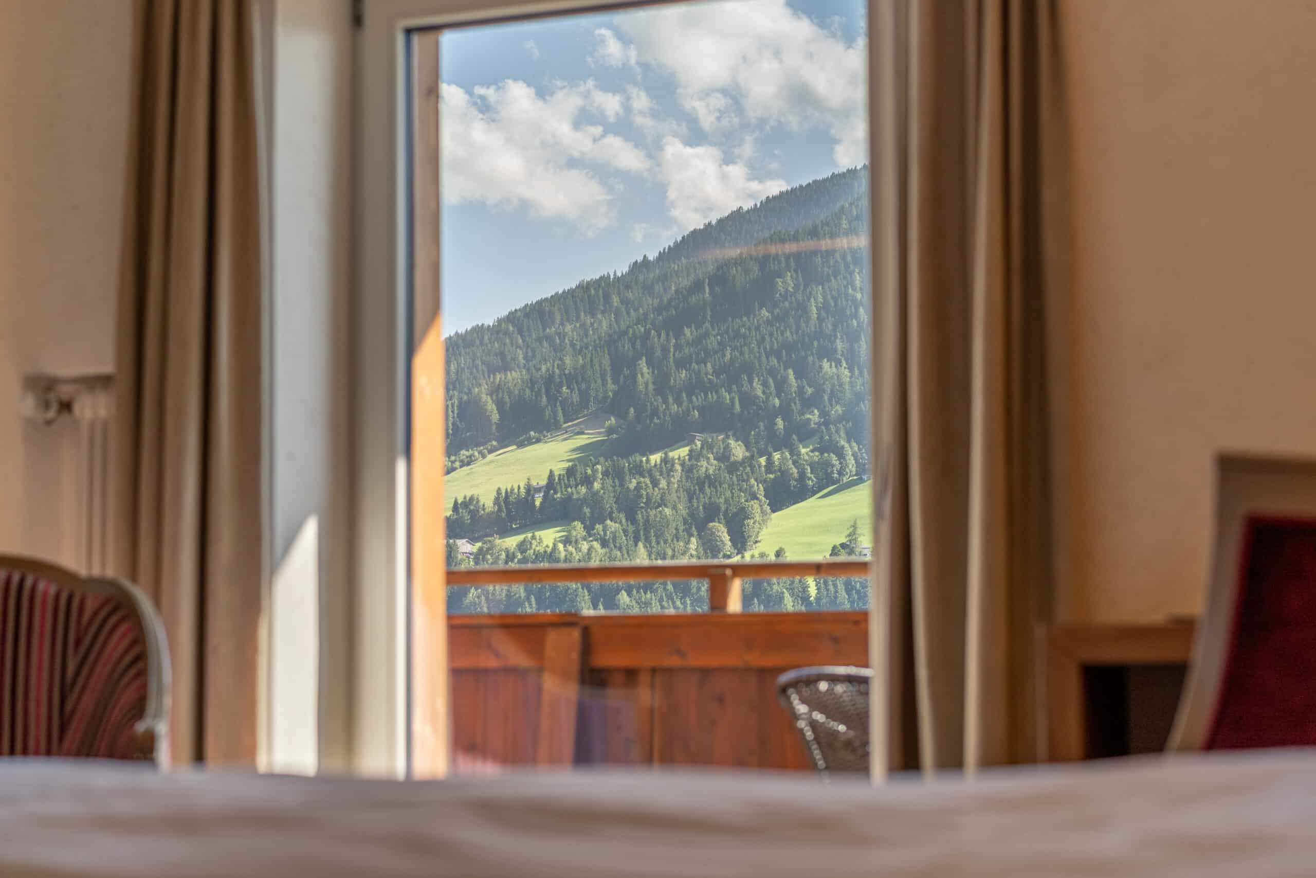 Alpbacherhof_Doppelzimmer Alpin_Blick aus dem Fenster