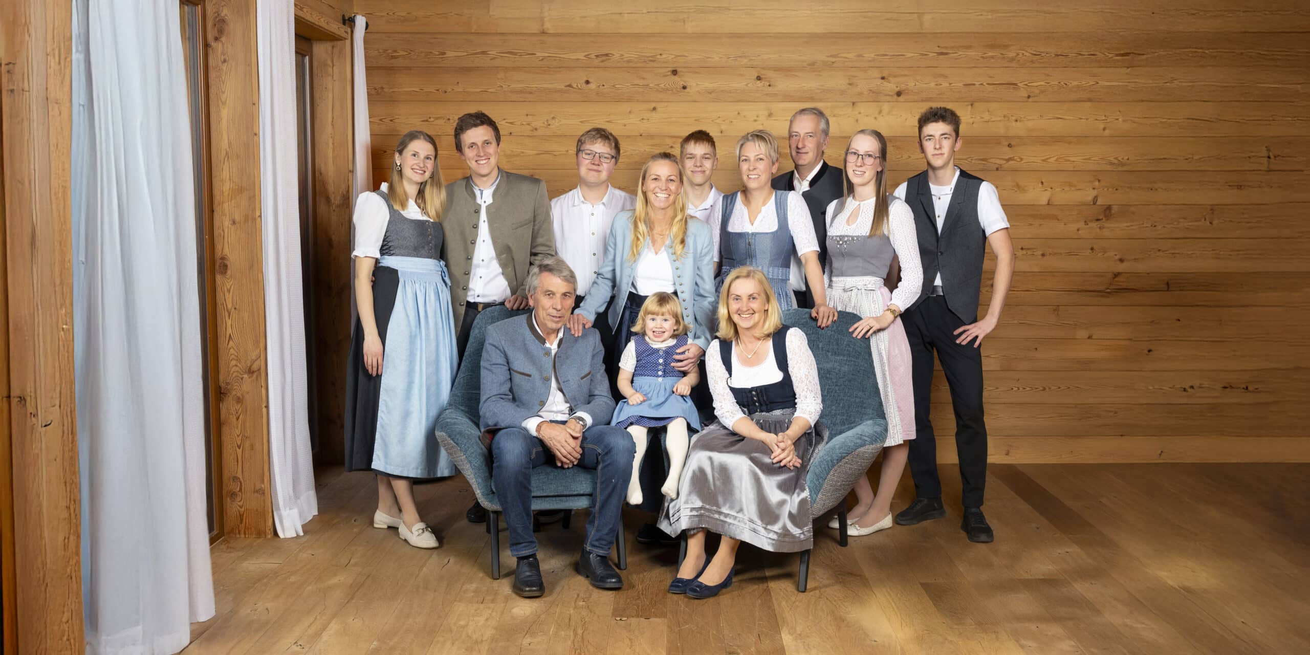 Familienbild Familie Margreiter in der Wolke 7 Hotel Alpbacherhof Alpbachtal