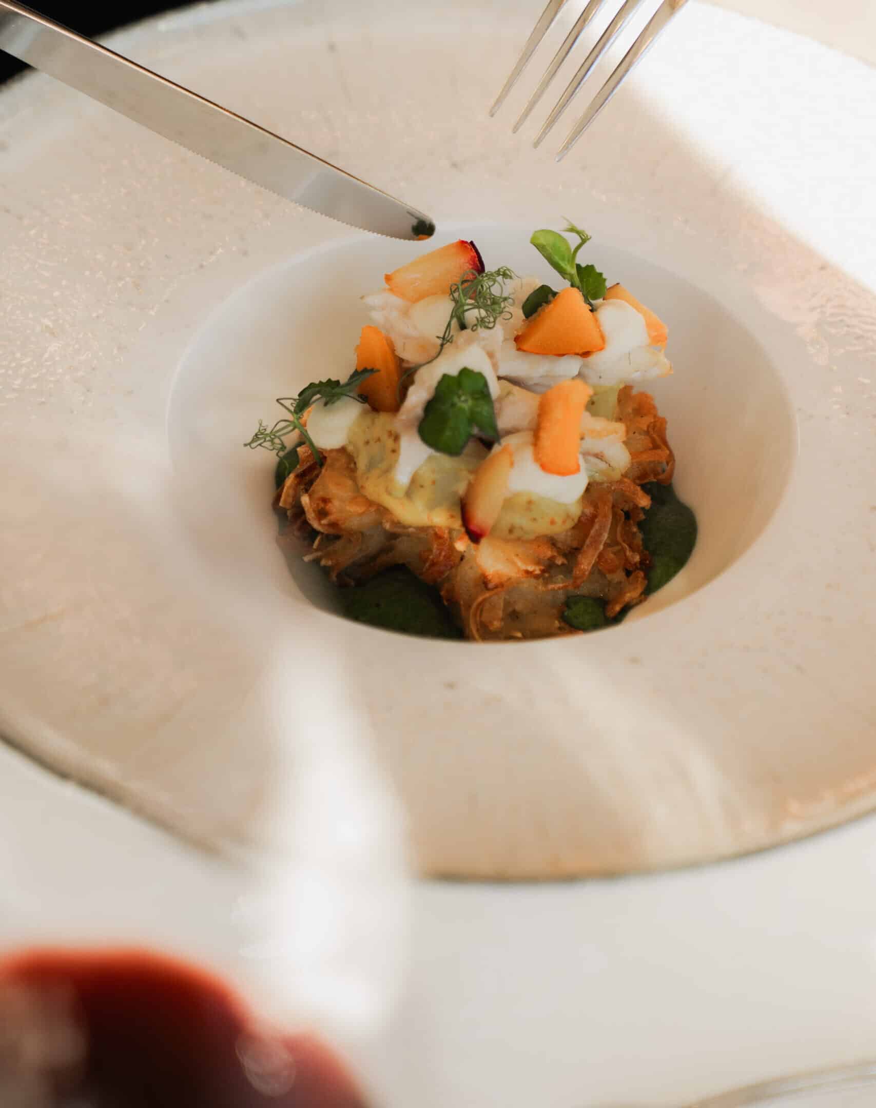 Hauptgericht Dinner mit Weinglas Hotel Alpbacherhof